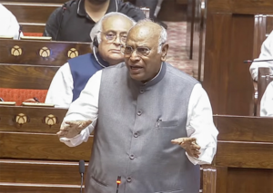 निष्पक्ष चर्चा तभी संभव, जब शिक्षा मंत्री इस्तीफा देंः खड़गे