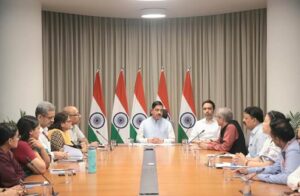प्रह्लाद जोशी ने शिक्षा मंत्रालय का कार्यभार संभाला