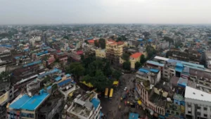 विकास के नाम पर खेतों का सौदा, किसान होते जा रहे भूमिहीन